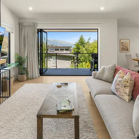 Queenstown Forest Retreat - 4Br, Pool Table, Views